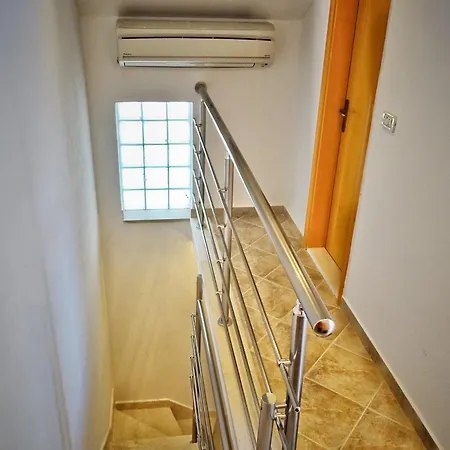 Ruzicin Dvor * Povlja (Brac)