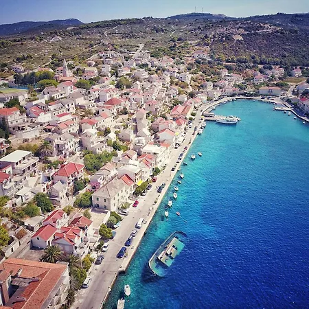 Ruzicin Dvor Povlja (Brac)